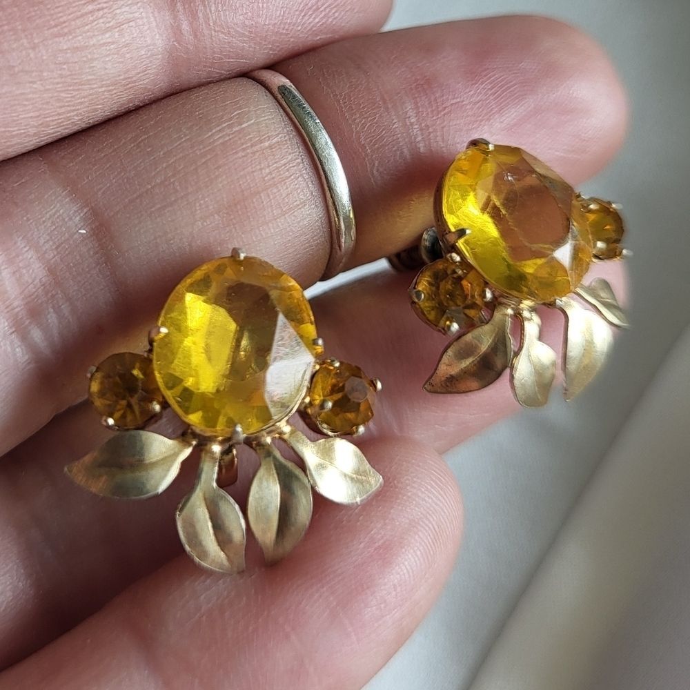 1940s Vermeil Sterling Screw-Back Earrings – Amber Glass & Leaf Design 🌼